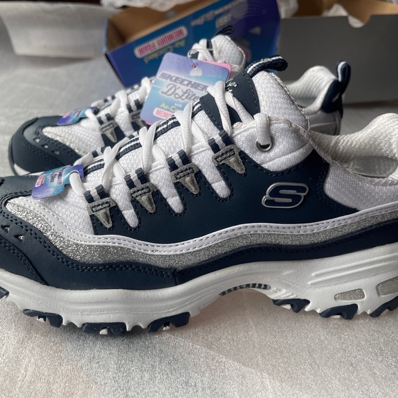 Women navy blue and white Skechers D’Lites with air-cooled memory foam size 8.5 - Picture 4 of 12
